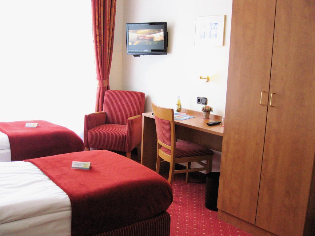 Ruhr Hotel Есен Екстериор снимка
