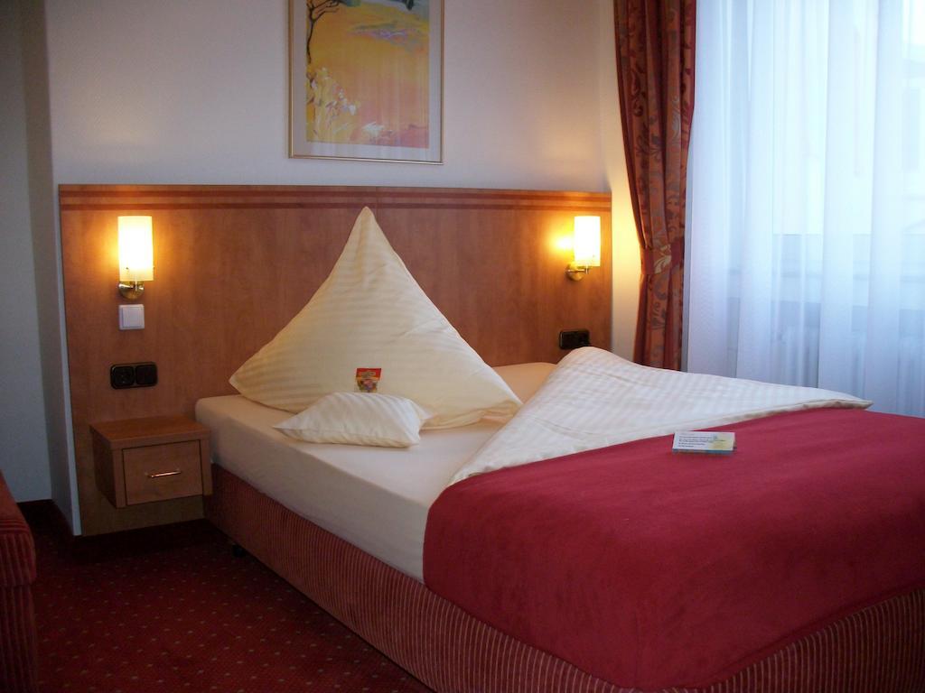 Ruhr Hotel Есен Екстериор снимка