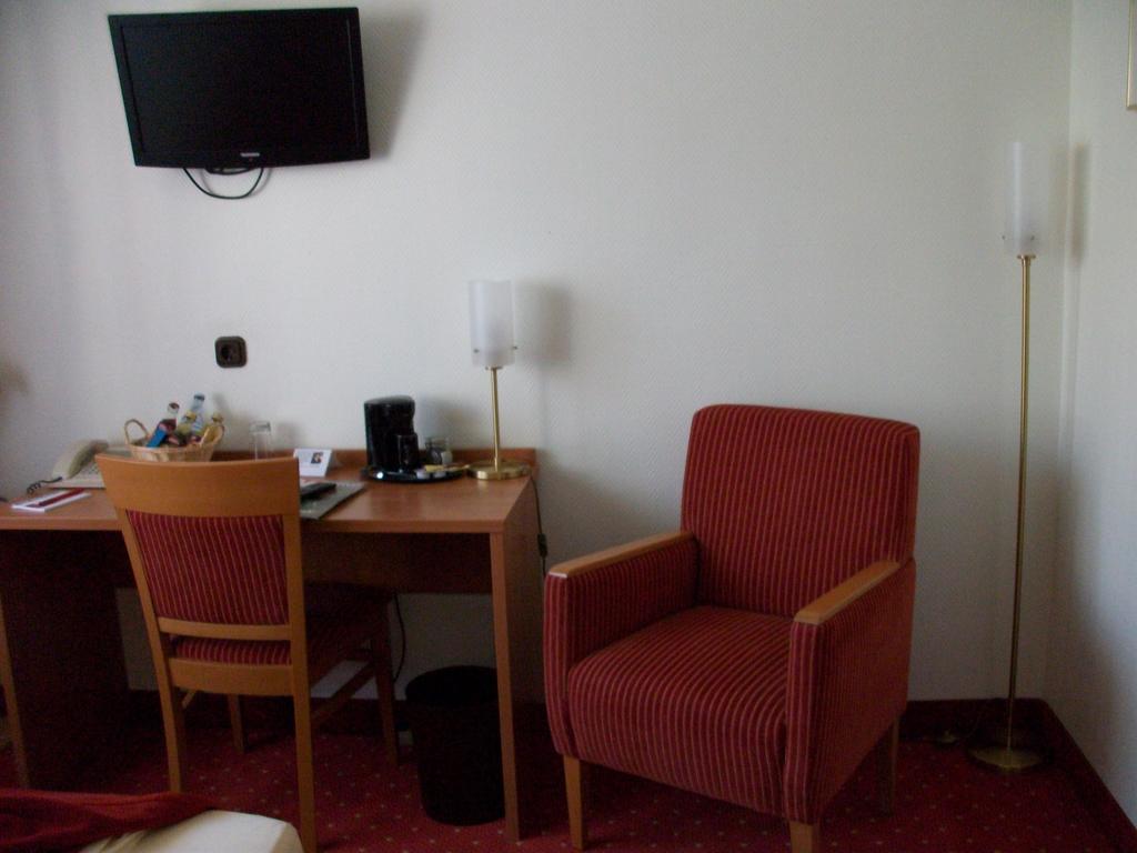 Ruhr Hotel Есен Екстериор снимка