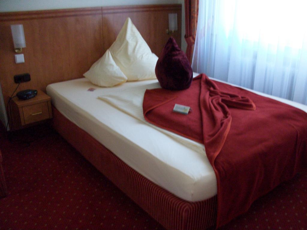 Ruhr Hotel Есен Екстериор снимка
