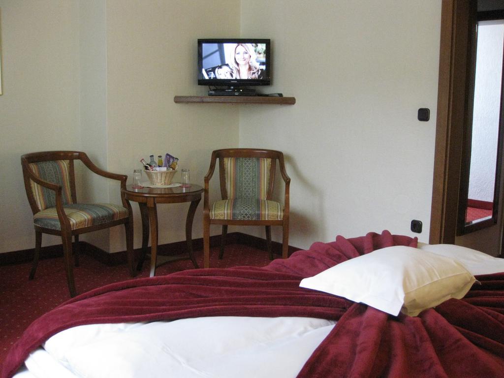 Ruhr Hotel Есен Екстериор снимка