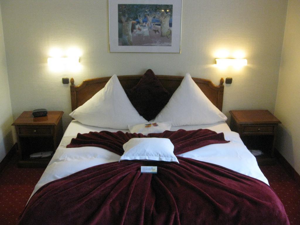 Ruhr Hotel Есен Екстериор снимка