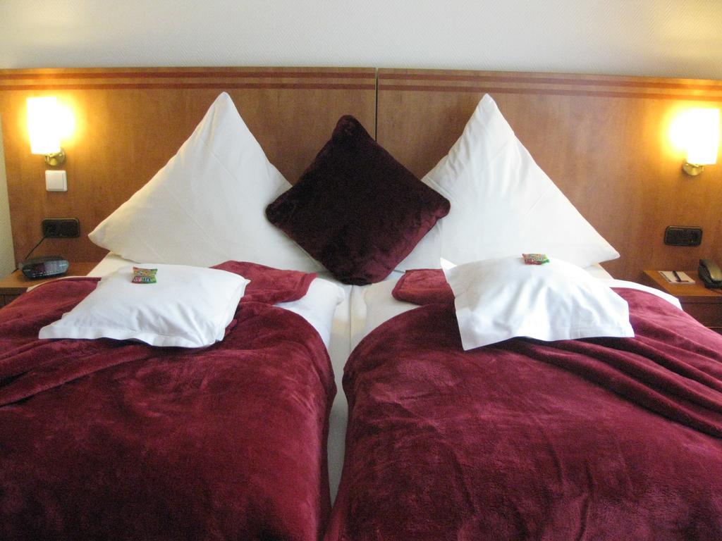 Ruhr Hotel Есен Екстериор снимка