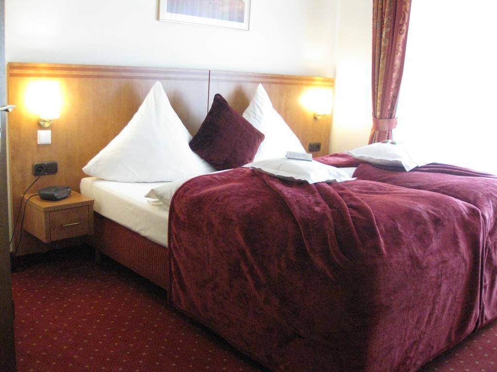 Ruhr Hotel Есен Екстериор снимка