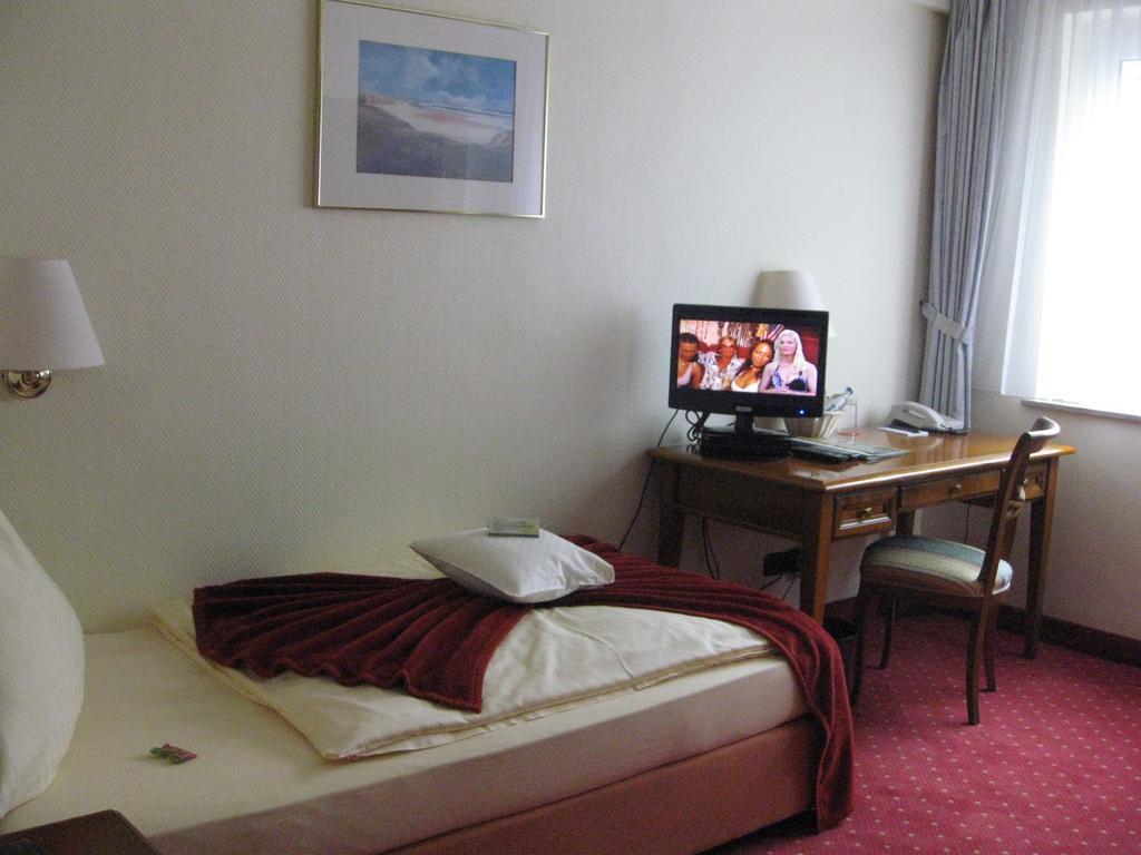 Ruhr Hotel Есен Екстериор снимка