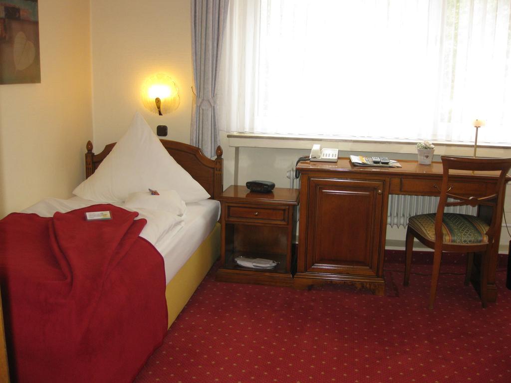 Ruhr Hotel Есен Екстериор снимка