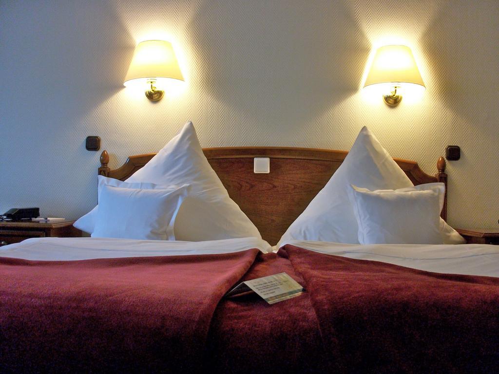 Ruhr Hotel Есен Екстериор снимка