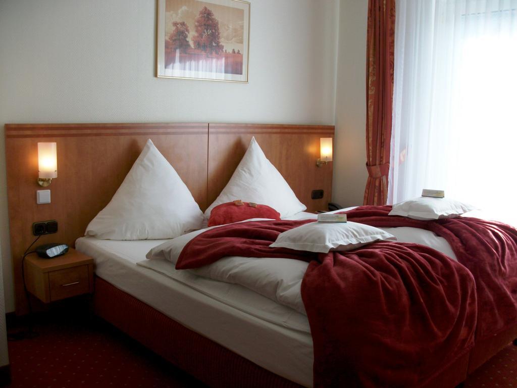 Ruhr Hotel Есен Екстериор снимка