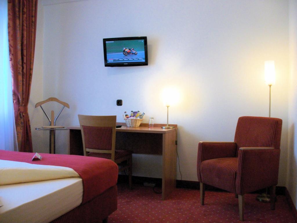 Ruhr Hotel Есен Екстериор снимка
