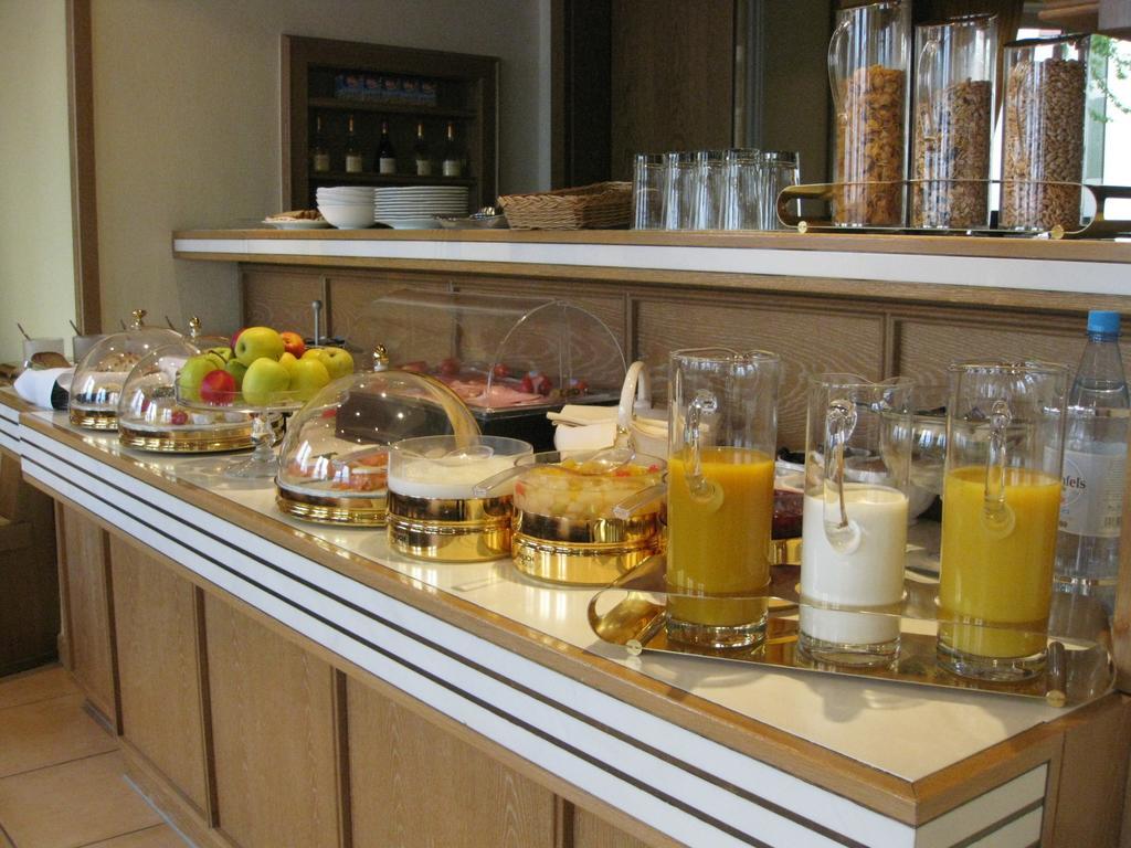 Ruhr Hotel Есен Екстериор снимка