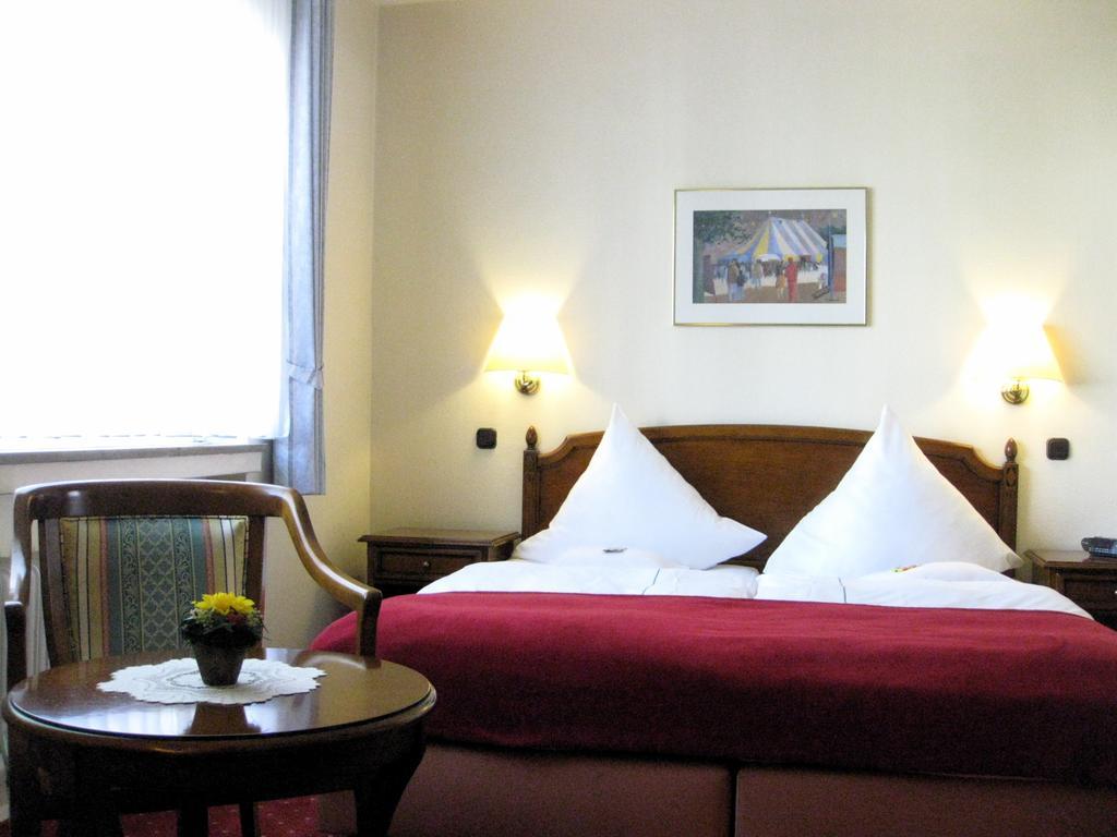 Ruhr Hotel Есен Екстериор снимка