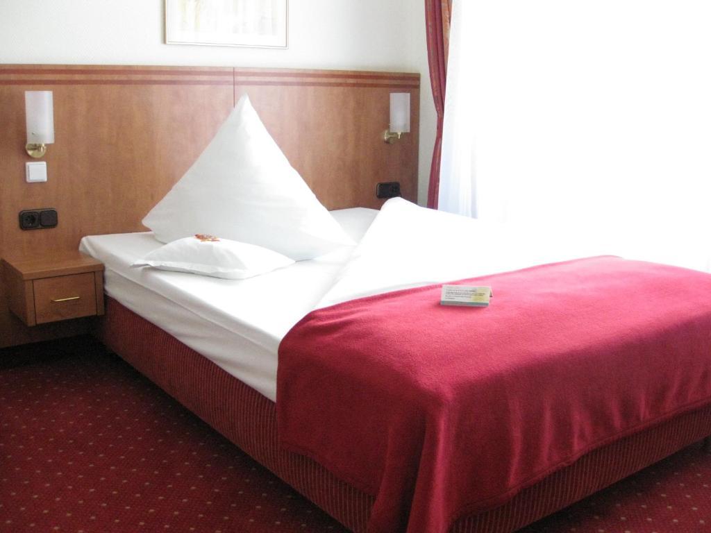 Ruhr Hotel Есен Екстериор снимка